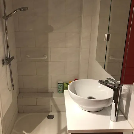 Villa Prune 200M 5 Chambres Avec Piscine Et Garage Villa *
